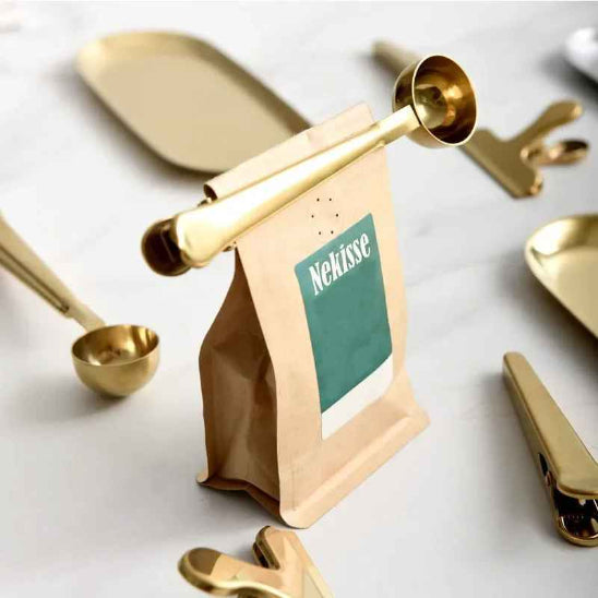 cuillere doseuse or sac cafe brun
