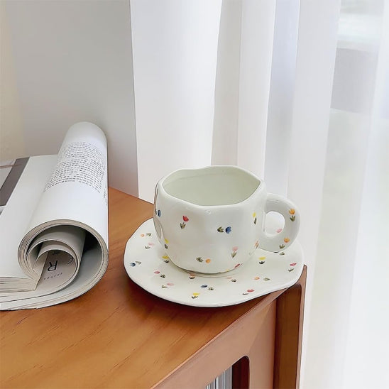 tasse cafe petite fleures meuble bois fenetre