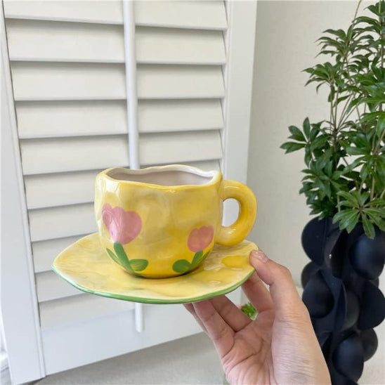 tasse cafe tulipe jaune plante