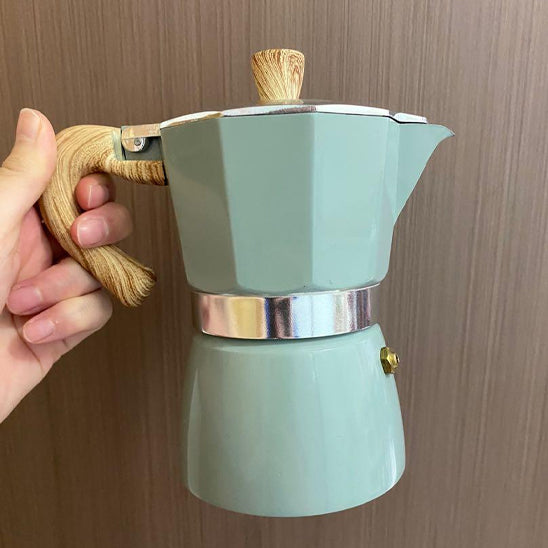 Cafetiere italienne tasse cote droit main