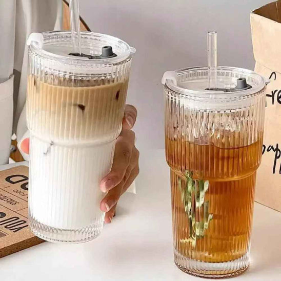 deux verre avec paille rayer transparent