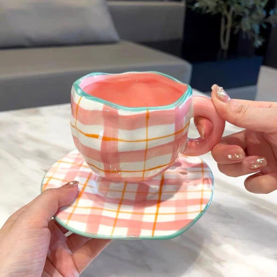 tasse cafe maillage rose surelever