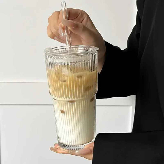 verre avec paille transparent